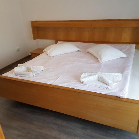 Rent Holding Apartments Iasi Esterno foto