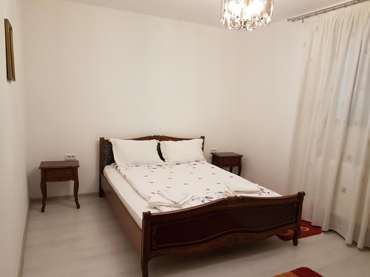 Rent Holding Apartments Iasi Esterno foto