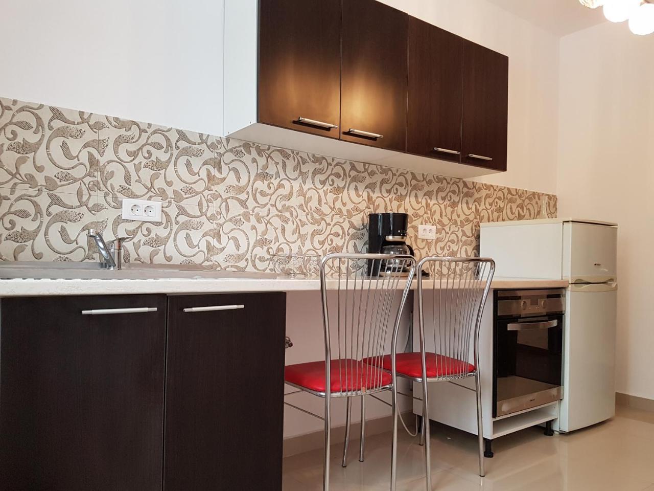 Rent Holding Apartments Iasi Esterno foto