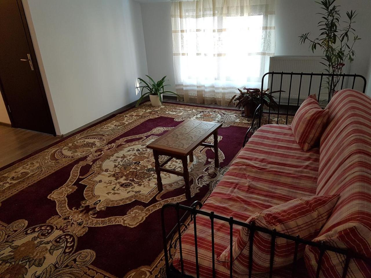 Rent Holding Apartments Iasi Esterno foto