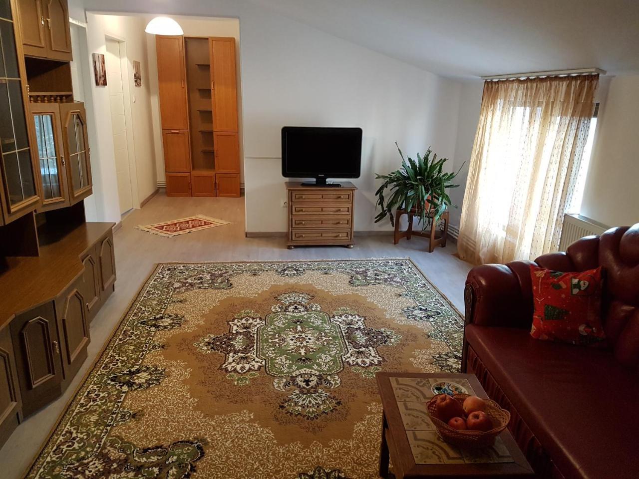 Rent Holding Apartments Iasi Esterno foto
