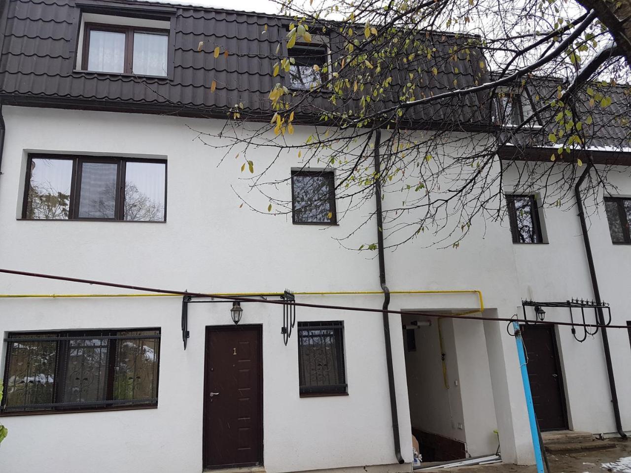 Rent Holding Apartments Iasi Esterno foto