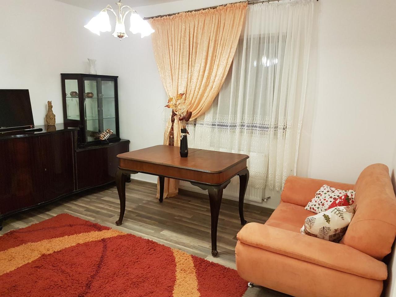 Rent Holding Apartments Iasi Esterno foto